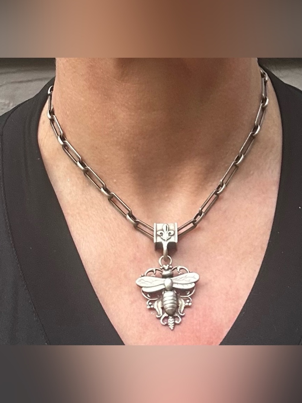 NWOT French Kande Bee Pendant Necklace on Heavy Paperclip Chain